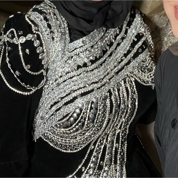 Couture Chain Black Velvet Gown - Picture 5 of 6